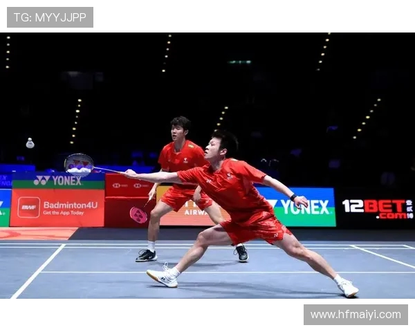 广州羽毛球队在邀请赛中的默契配合与战术分析